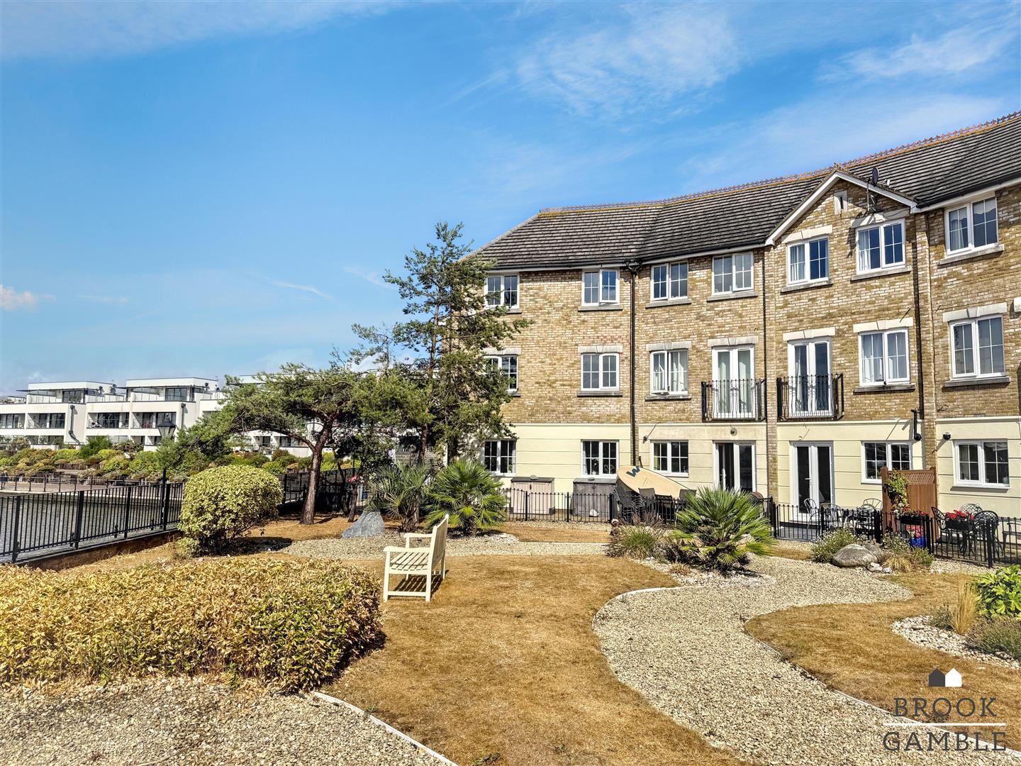 1 Bedroom Apartment. Long Beach View in Eastbourne, East Sussex 16